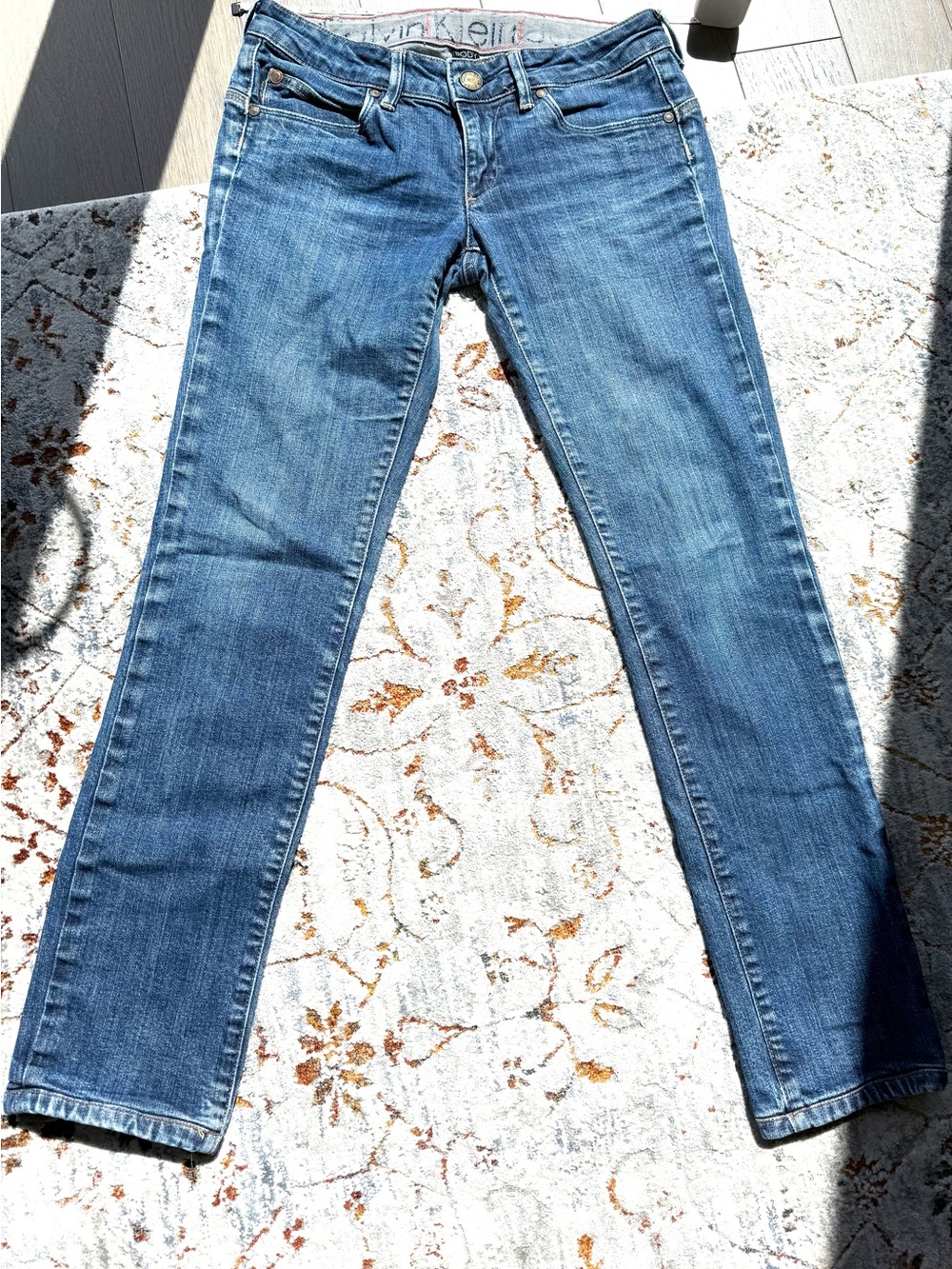 Calvin Klein Jeans Straight Leg Jeans in Medium Blue